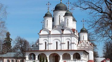Два столпа «патриотического» воспитания — армия и церковь. В Беларуси можно будет создавать детские дома при монастырях