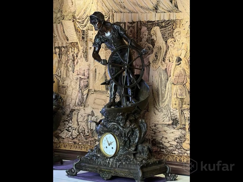 Антикварные часы. 4 500 рублей