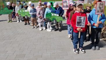 В Иваново провели Парад Победы в детском саду. С торжественным маршем, портретами прадедов и колонной военной техники